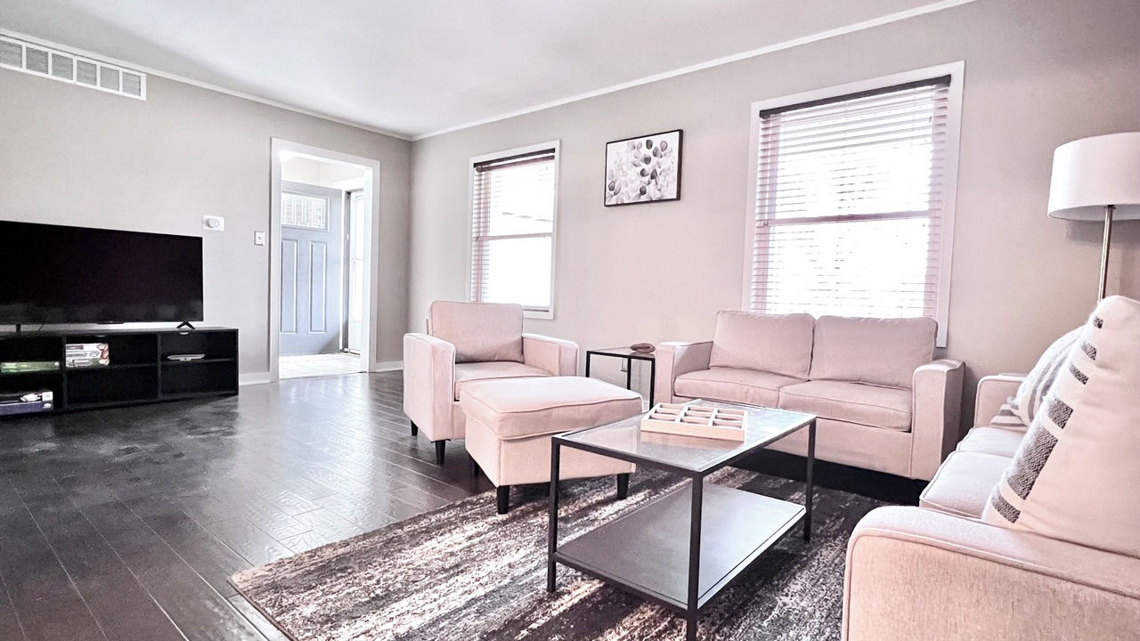 Photo of Livingroom in Champaign