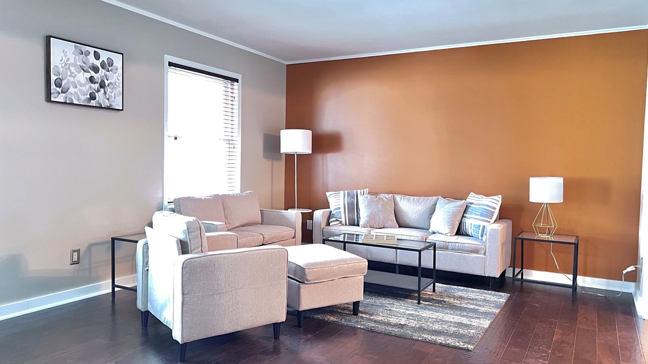 Photo of Livingroom in Champaign