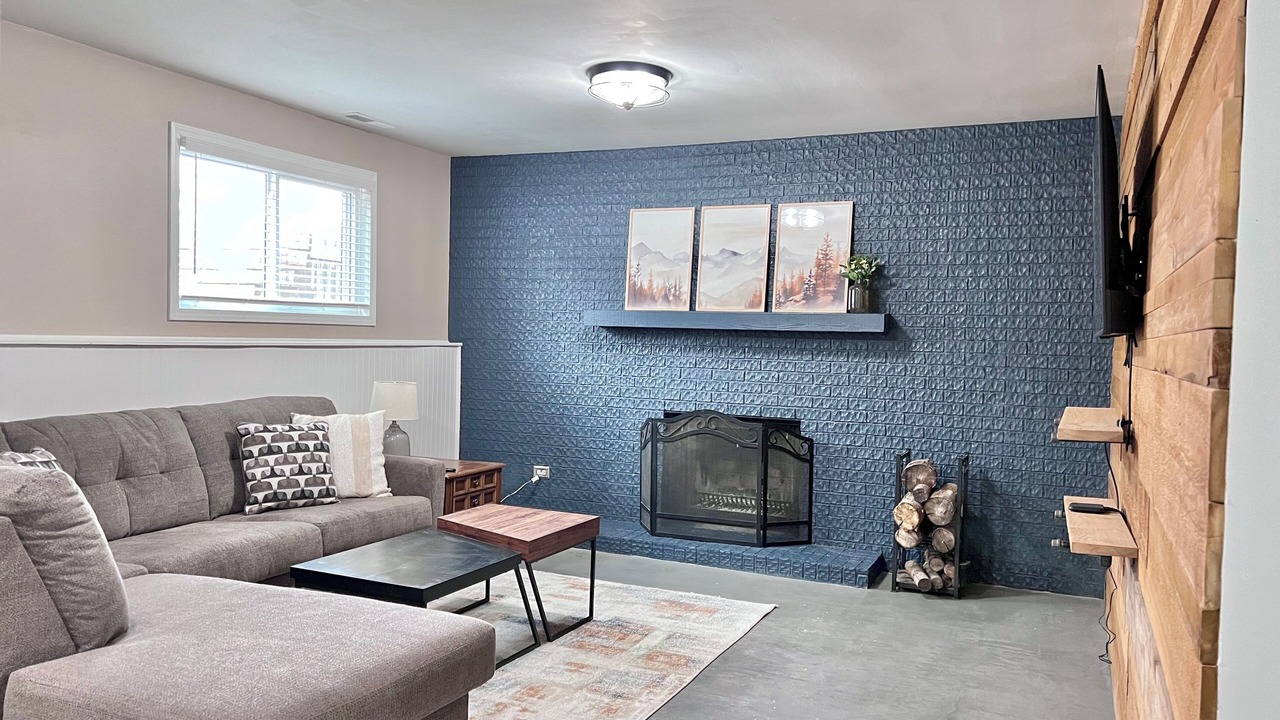 Photo of Livingroom in Champaign