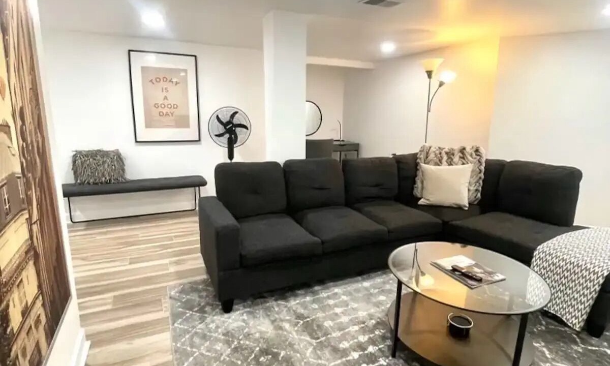 Photo of Livingroom in Edgewater