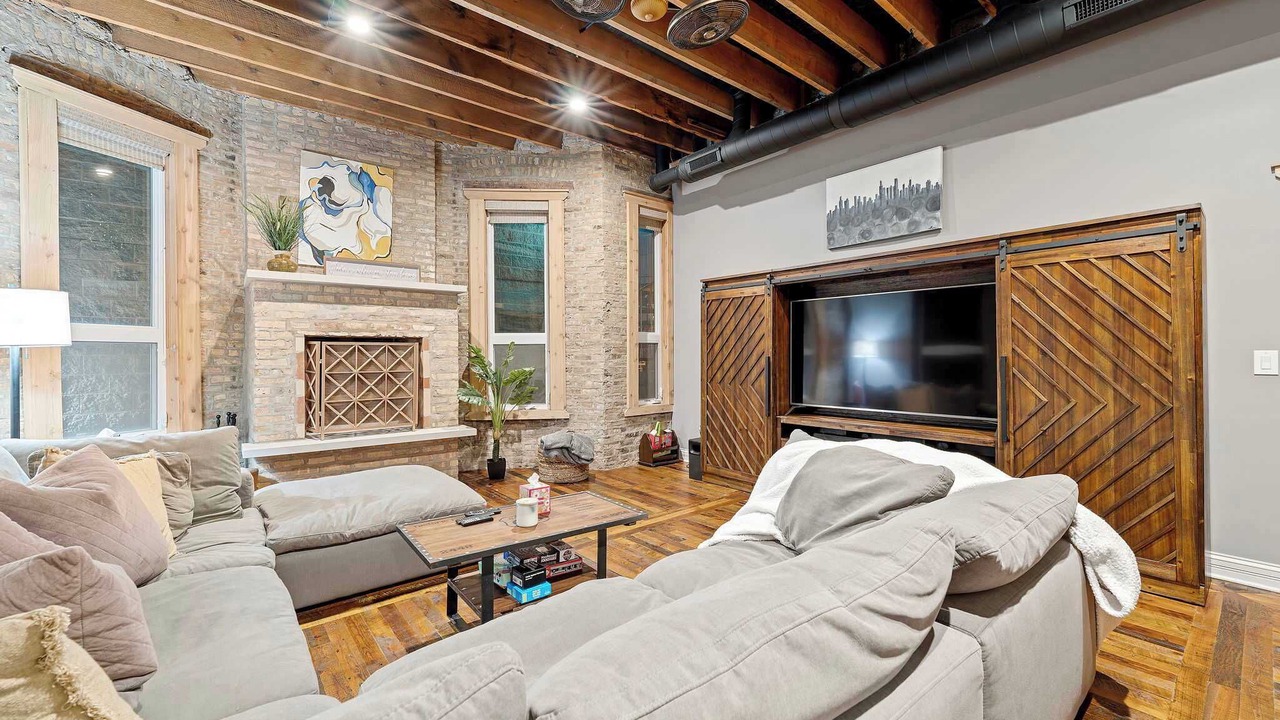 Photo of Livingroom in Near West Side