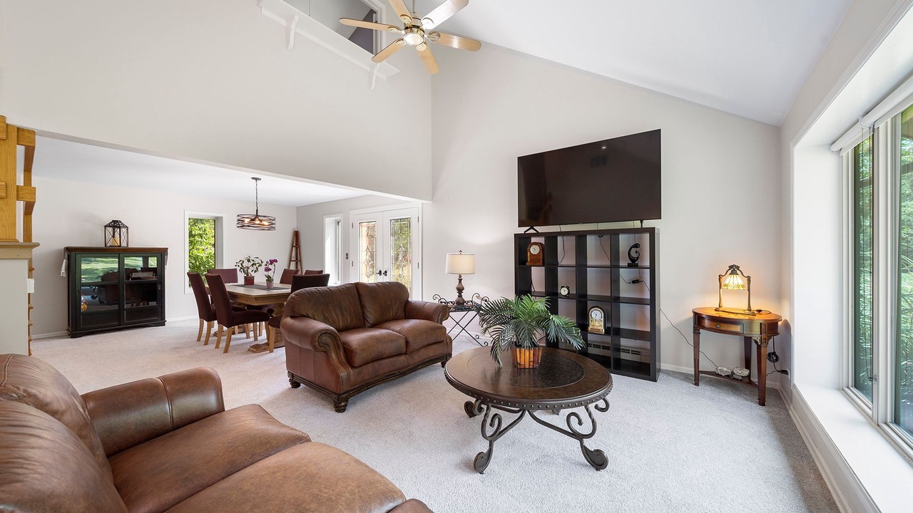 Photo of Livingroom in Plato Center