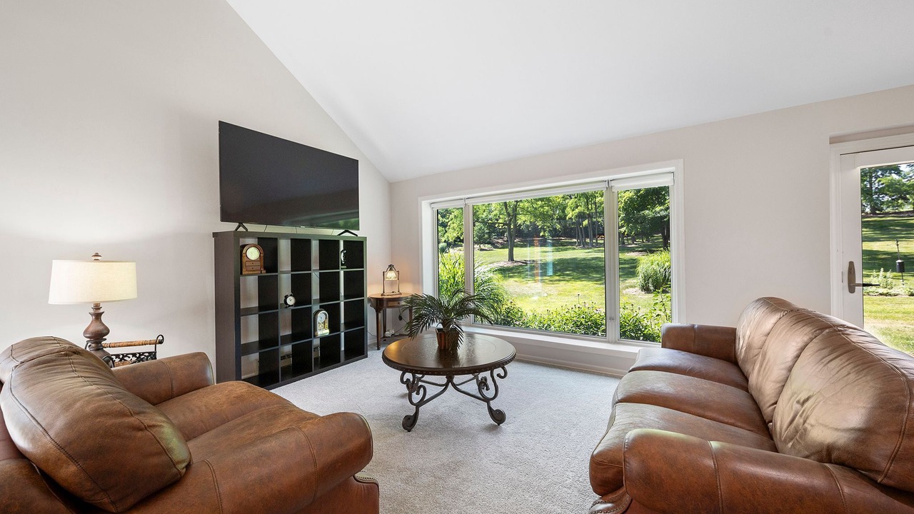 Photo of Livingroom in Plato Center