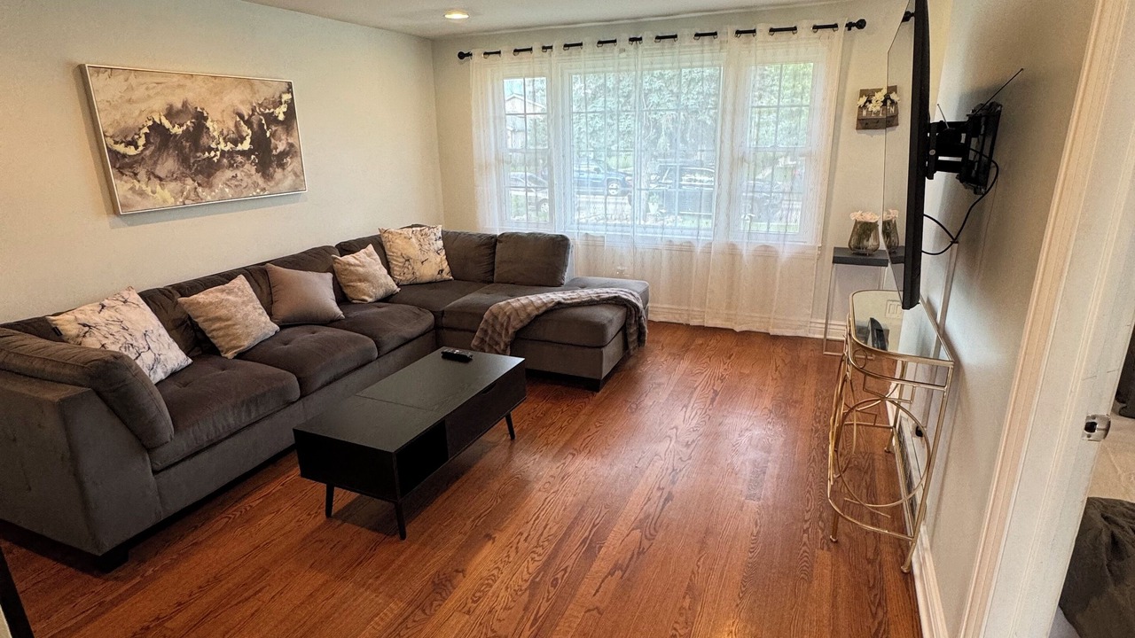 Photo of Livingroom in Garfield Ridge