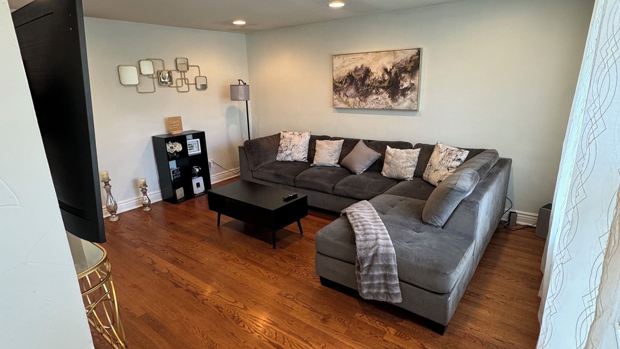 Photo of Livingroom in Garfield Ridge