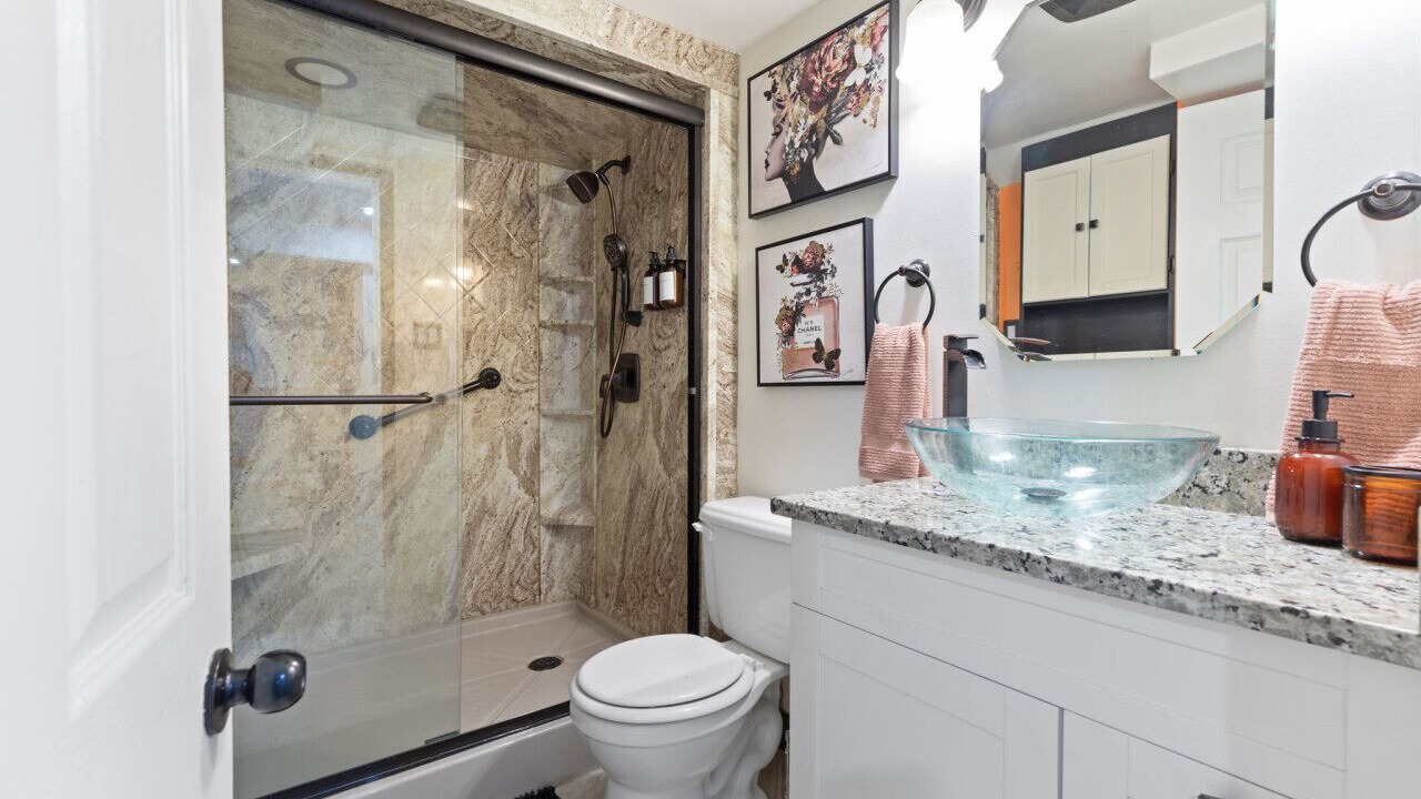 Photo of Bathroom in Country Club Hills