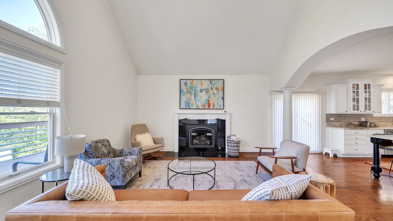 Photo of Livingroom in Plato Center
