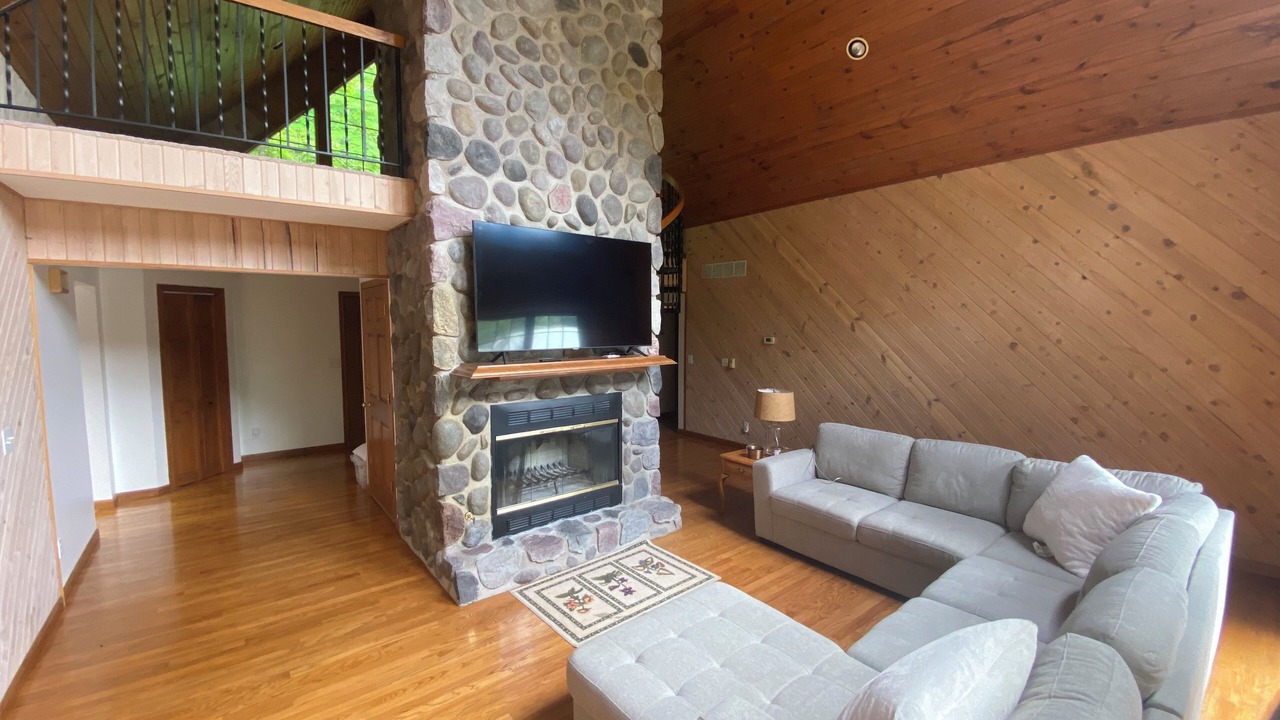 Photo of Livingroom in Oak Run