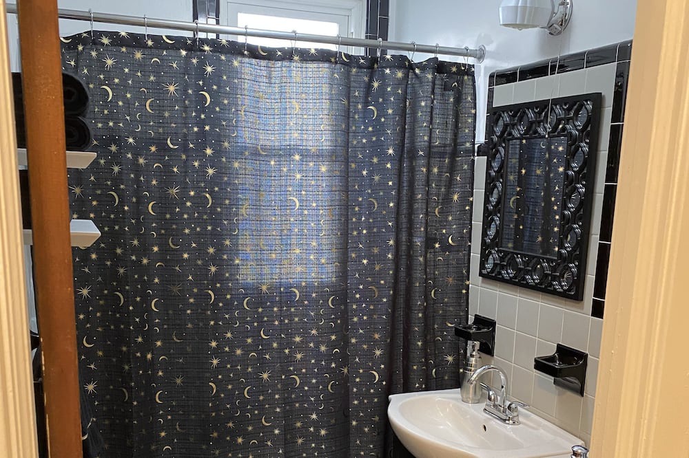 Photo of Bathroom in Irving Park