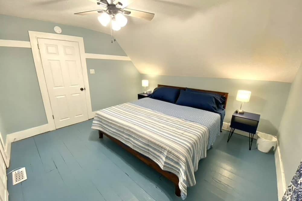 Photo of Bedroom in Carlinville