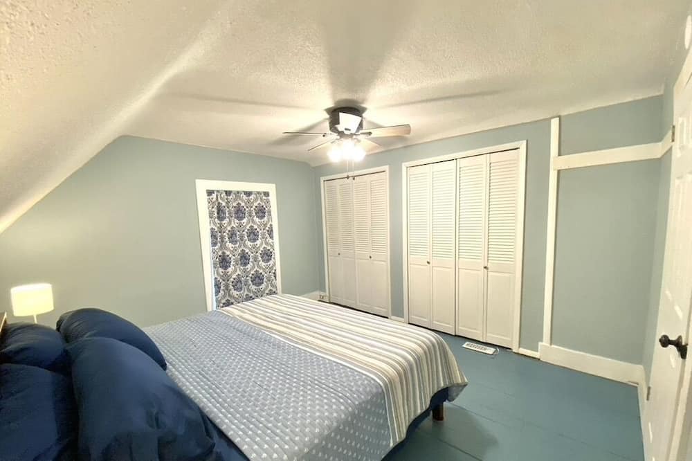 Photo of Bedroom in Carlinville