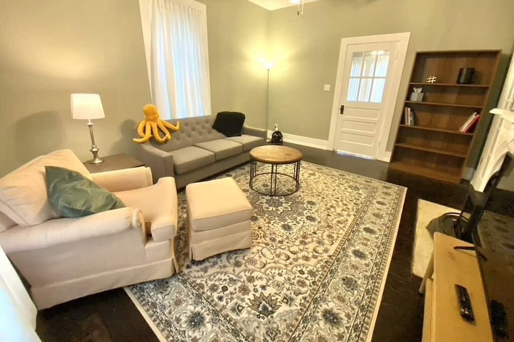 Photo of Livingroom in Carlinville
