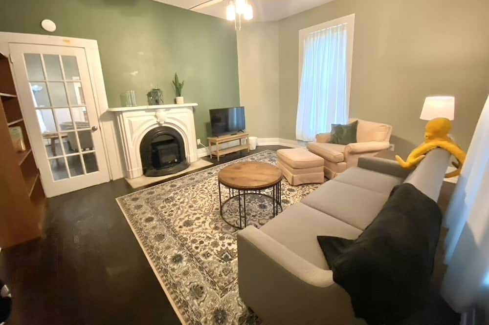 Photo of Livingroom in Carlinville