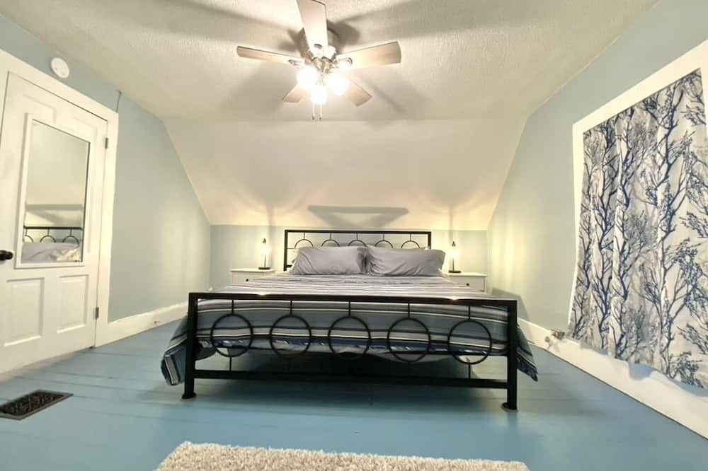 Photo of Bedroom in Carlinville