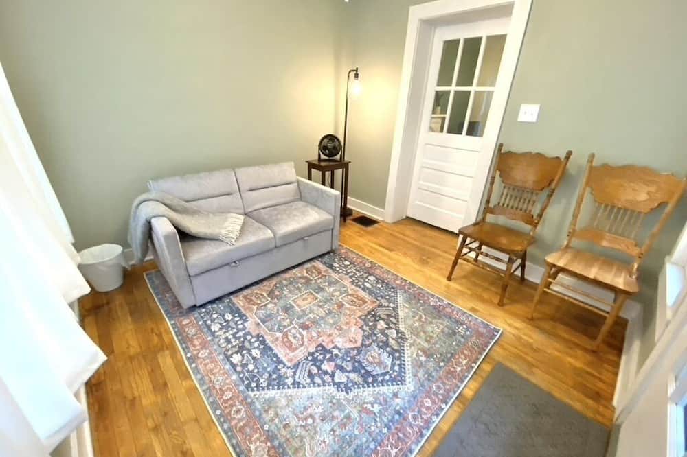 Photo of Livingroom in Carlinville
