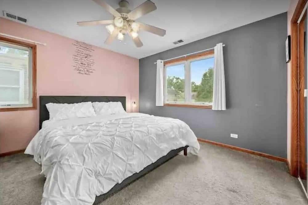 Photo of Bedroom in Garfield Ridge