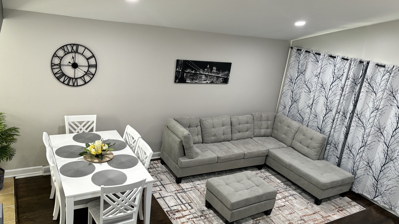 Photo of Livingroom in Elmhurst