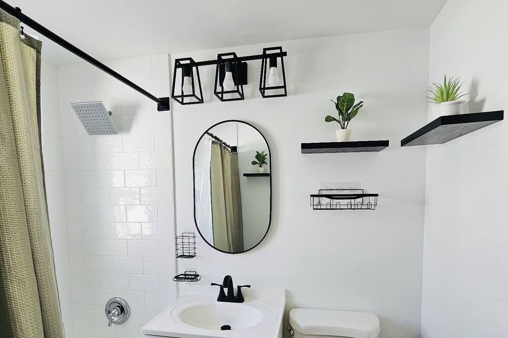 Photo of Bathroom in Norwood Park East