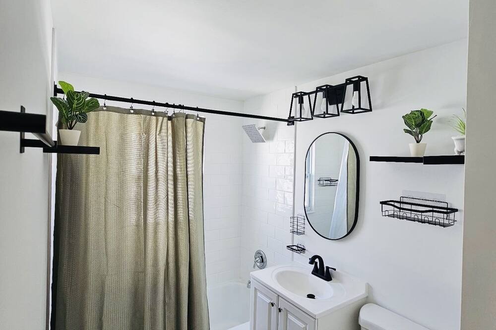 Photo of Bathroom in Norwood Park East