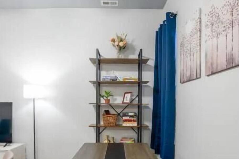 Photo of Bedroom in Woodlawn