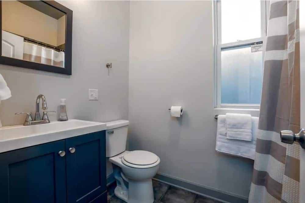 Photo of Bathroom in Woodlawn