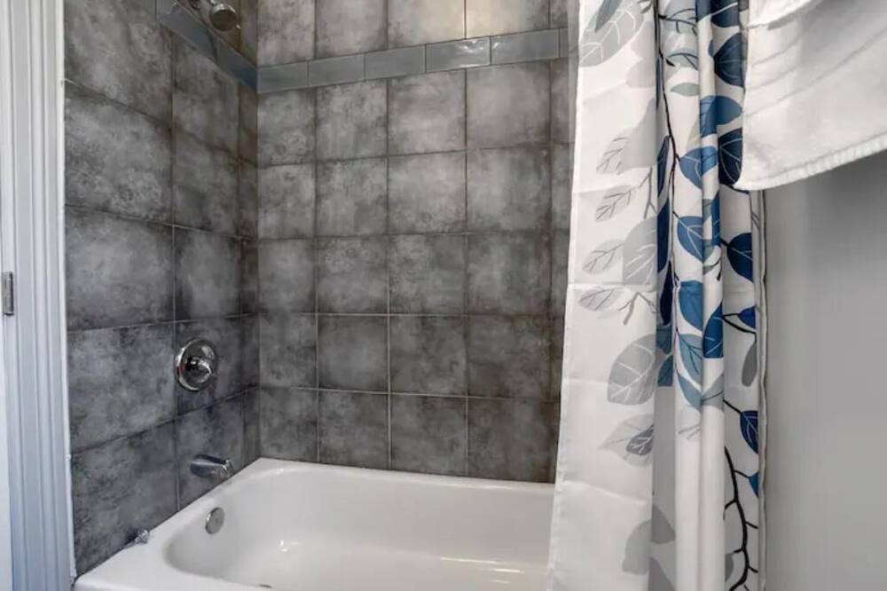 Photo of Bathroom in Woodlawn