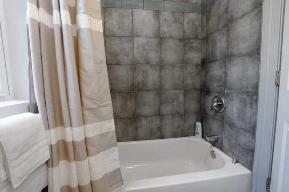 Photo of Bathroom in Woodlawn
