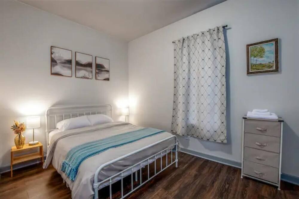 Photo of Bedroom in Woodlawn