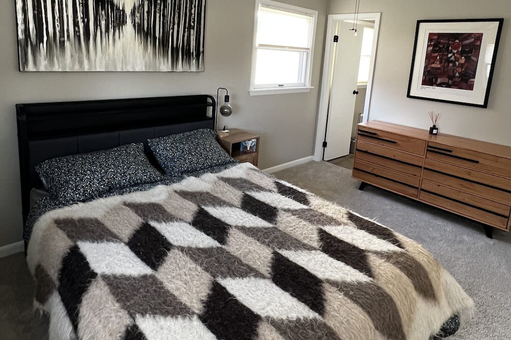 Photo of Bedroom in Urbana