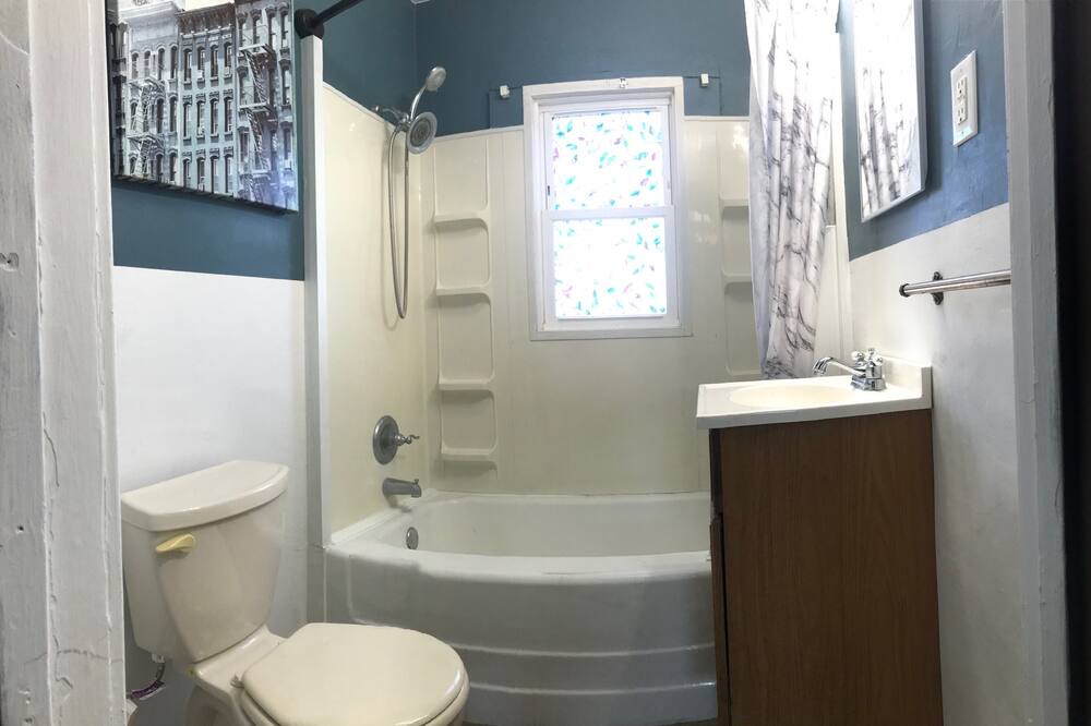 Photo of Bathroom in Dorsey