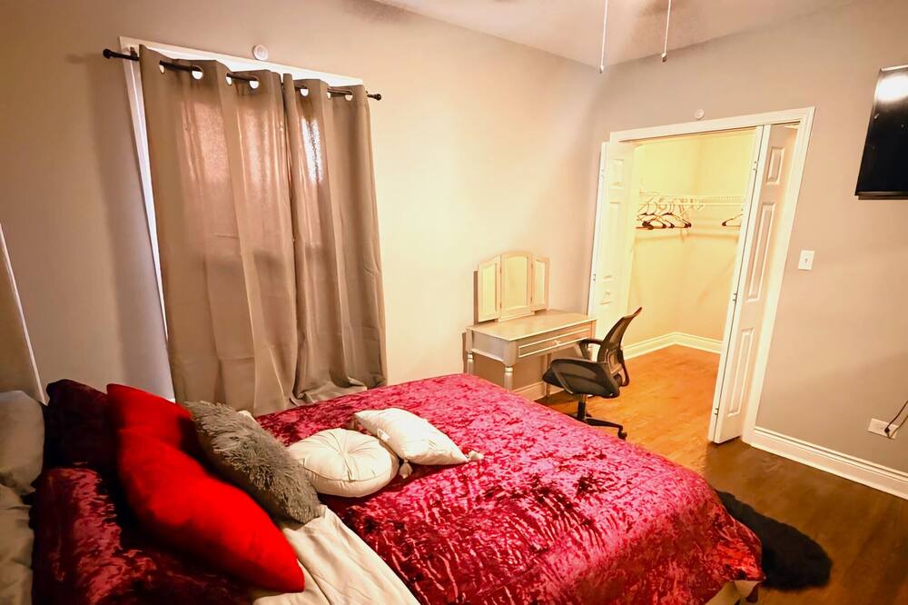 Photo of Bedroom in Roseland