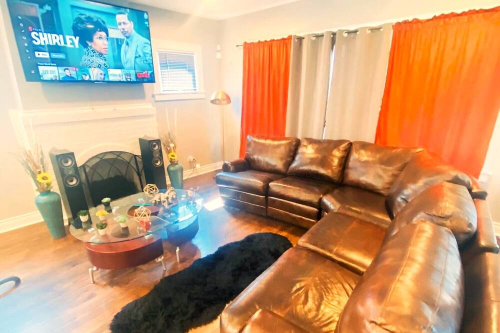 Photo of Livingroom in Roseland