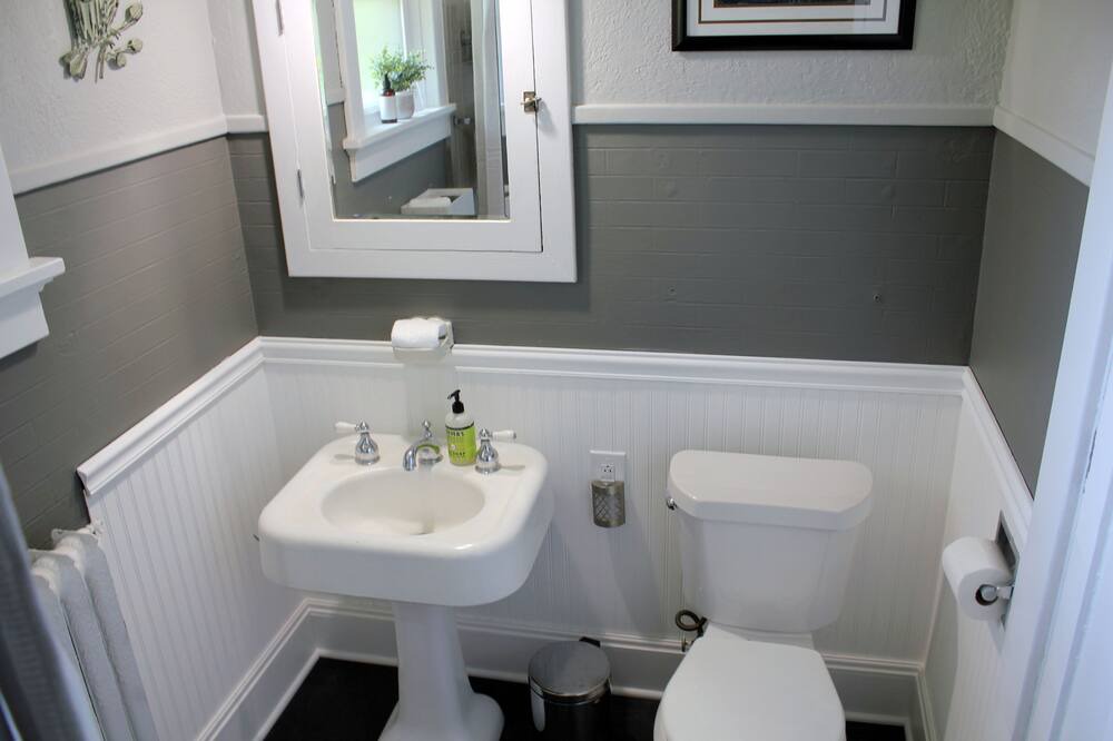 Photo of Bathroom in Highland