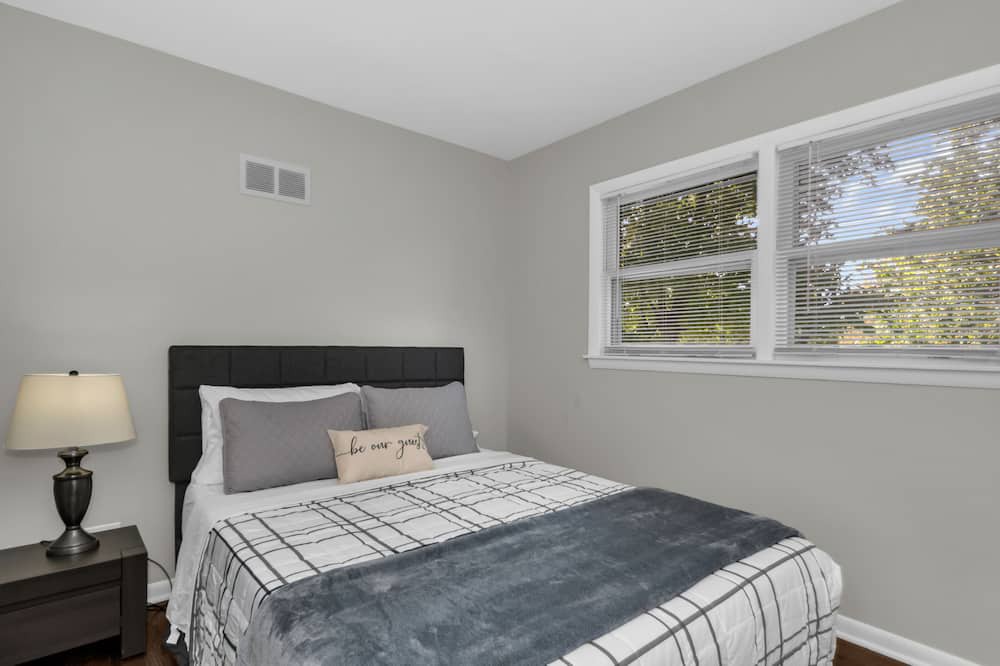 Photo of Bedroom in Schaumburg