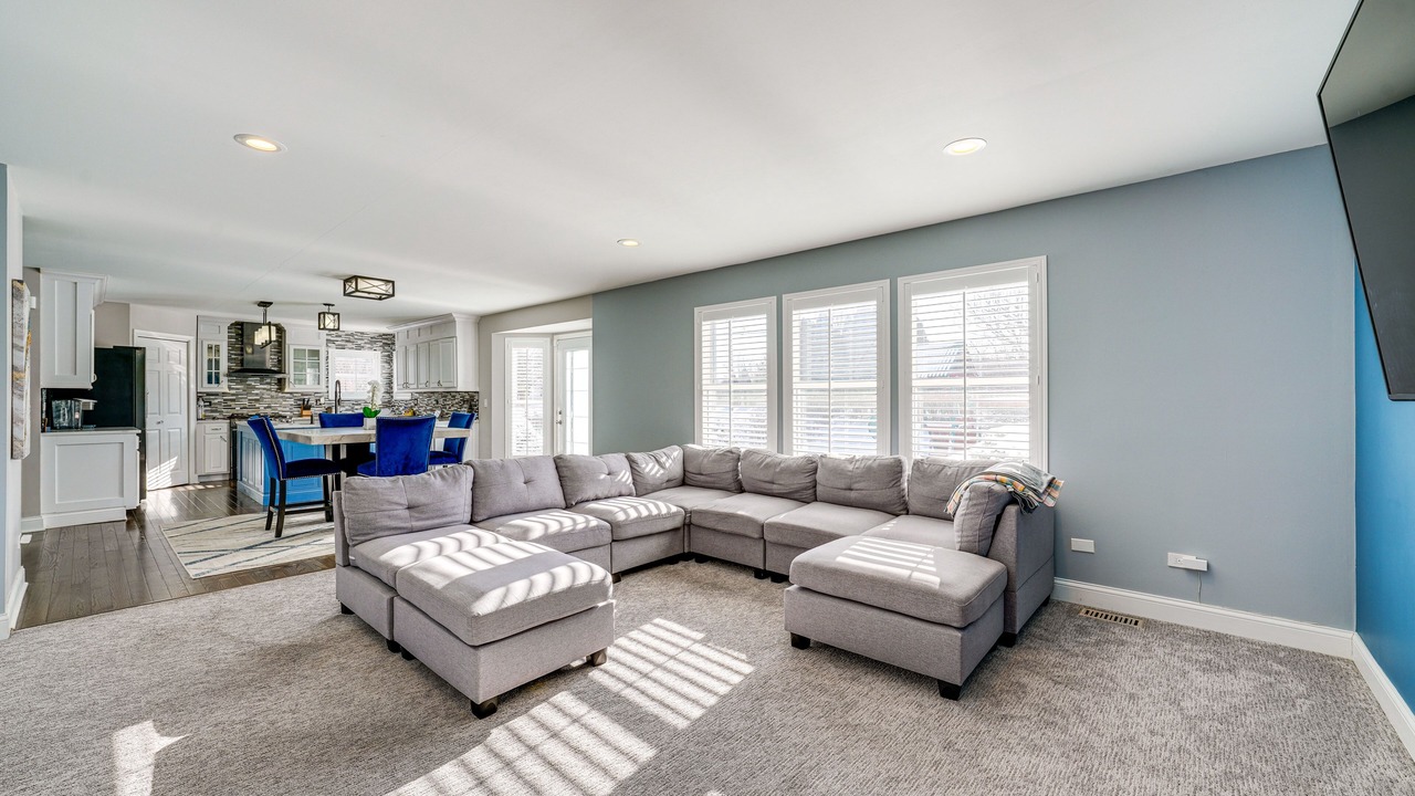 Photo of Livingroom in Shorewood