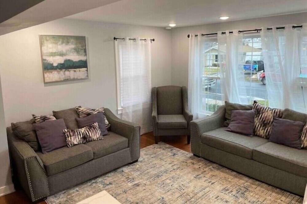 Photo of Livingroom in Oak Lawn