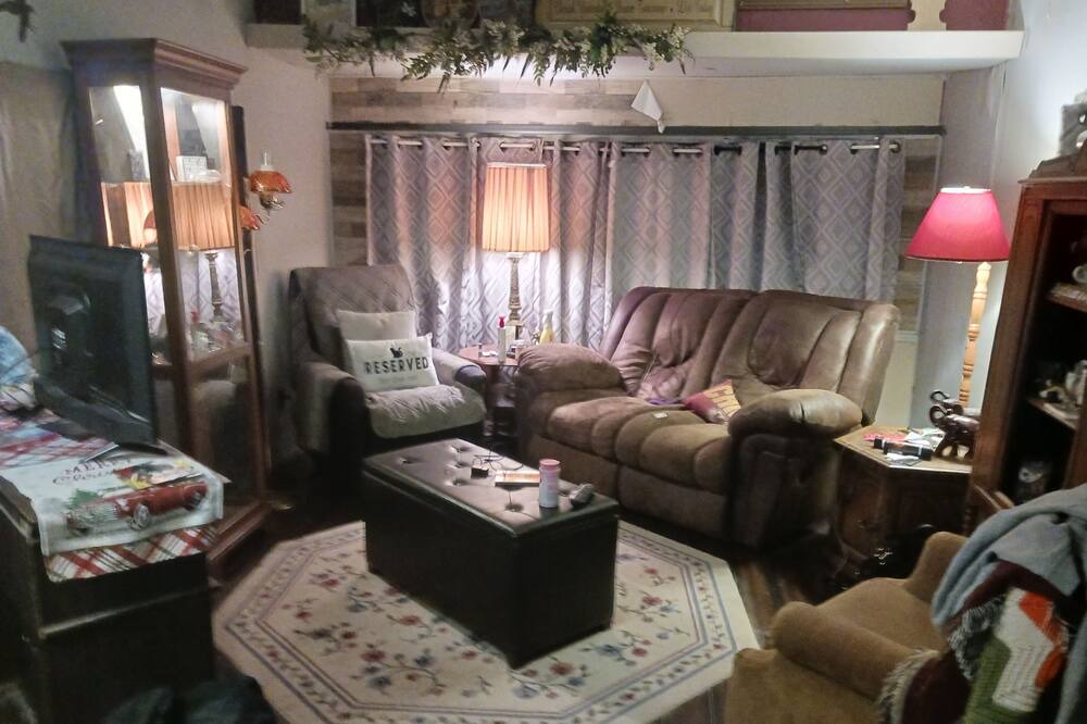 Photo of Livingroom in Hamilton