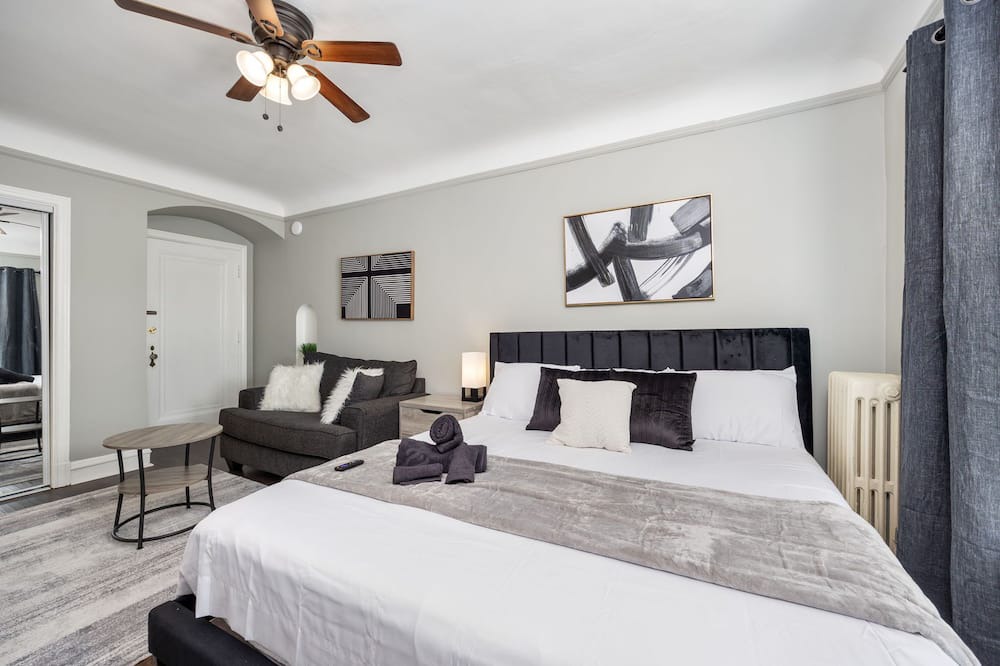 Photo of Bedroom in Oak Park