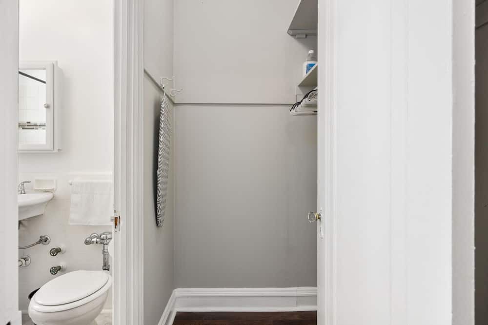 Photo of Bathroom in Oak Park