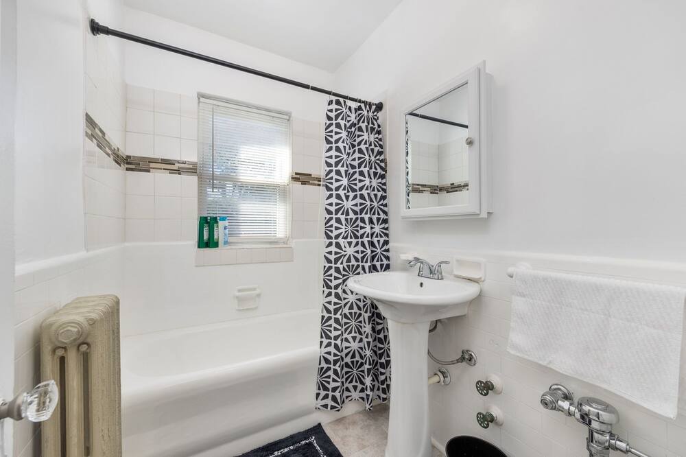 Photo of Bathroom in Oak Park