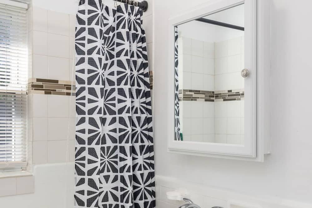Photo of Bathroom in Oak Park