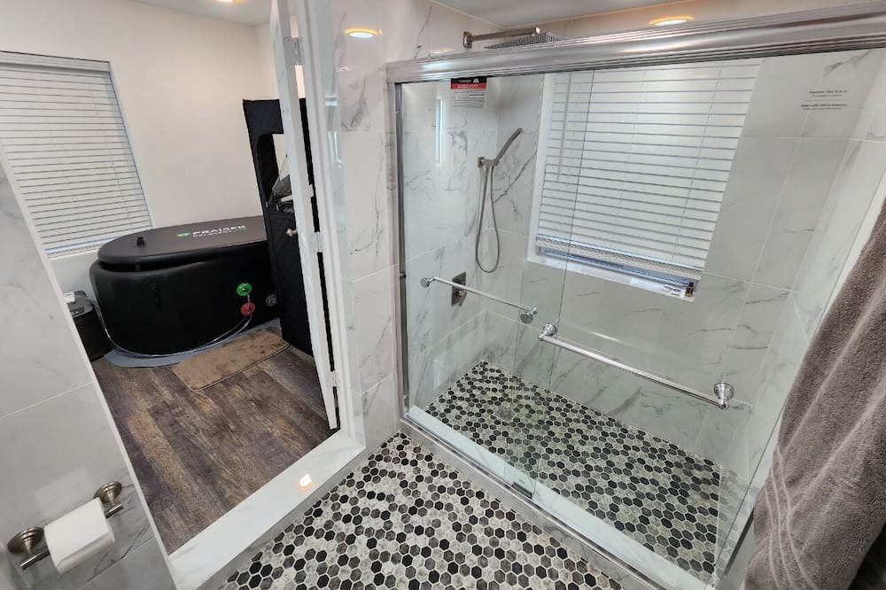 Photo of Bathroom in Orange Prairie