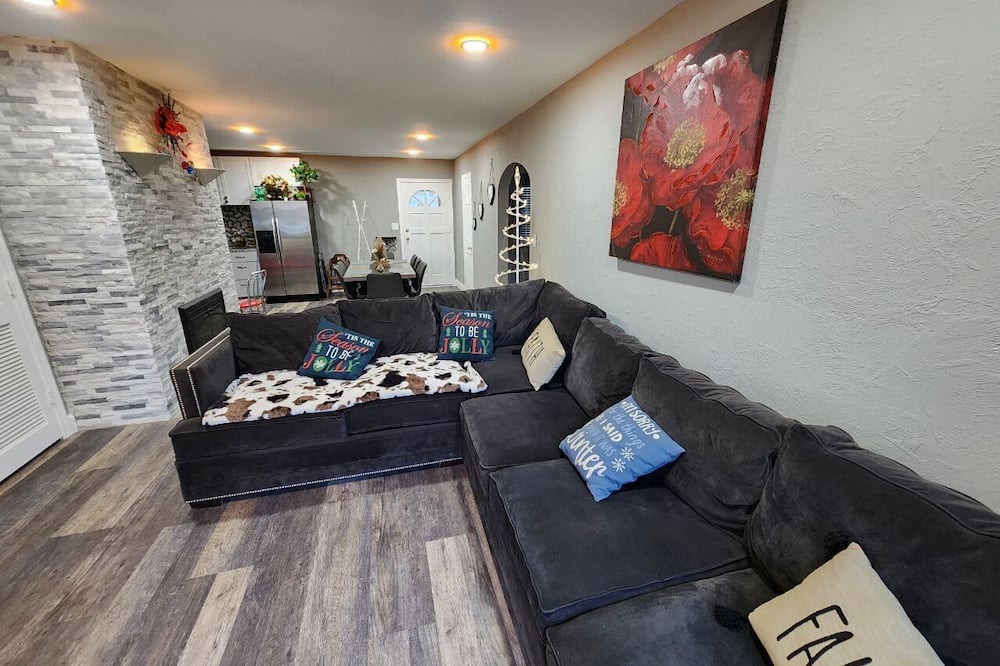 Photo of Livingroom in Orange Prairie