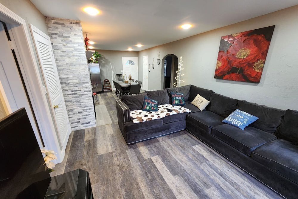 Photo of Livingroom in Orange Prairie