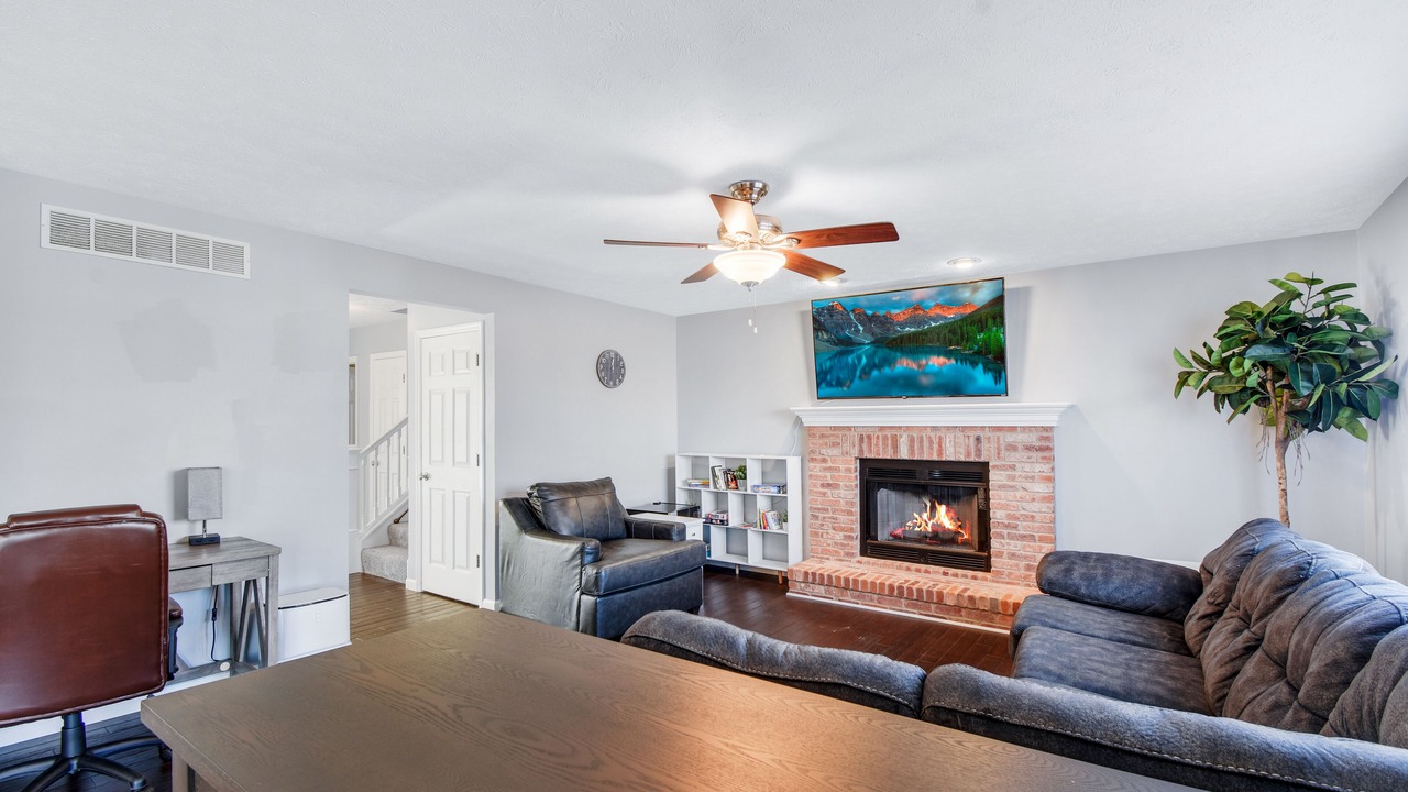 Photo of Livingroom in Champaign