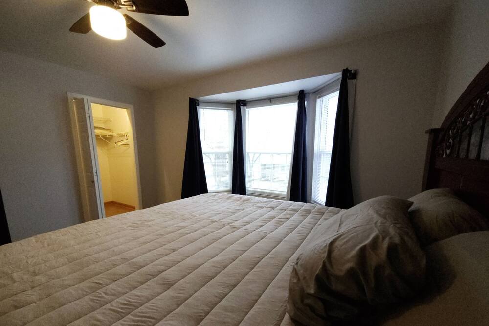 Photo of Bedroom in Solon Mills