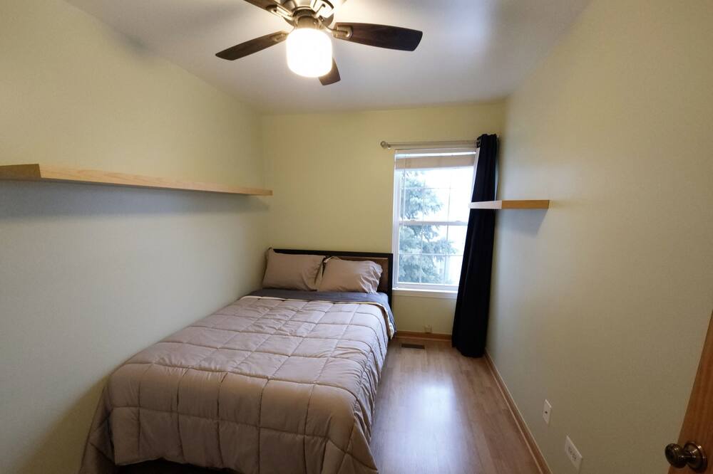 Photo of Bedroom in Solon Mills
