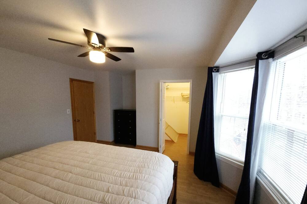 Photo of Bedroom in Solon Mills