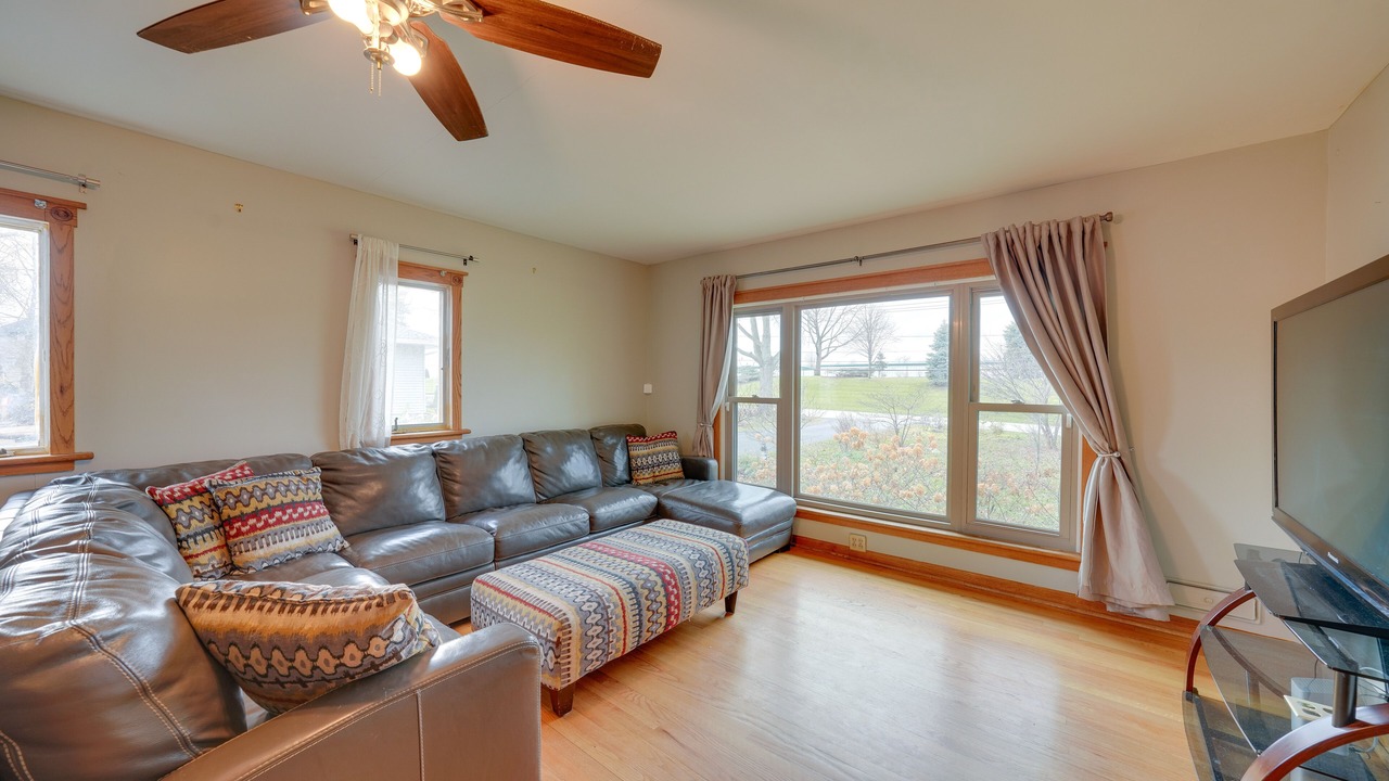Photo of Livingroom in Lisle