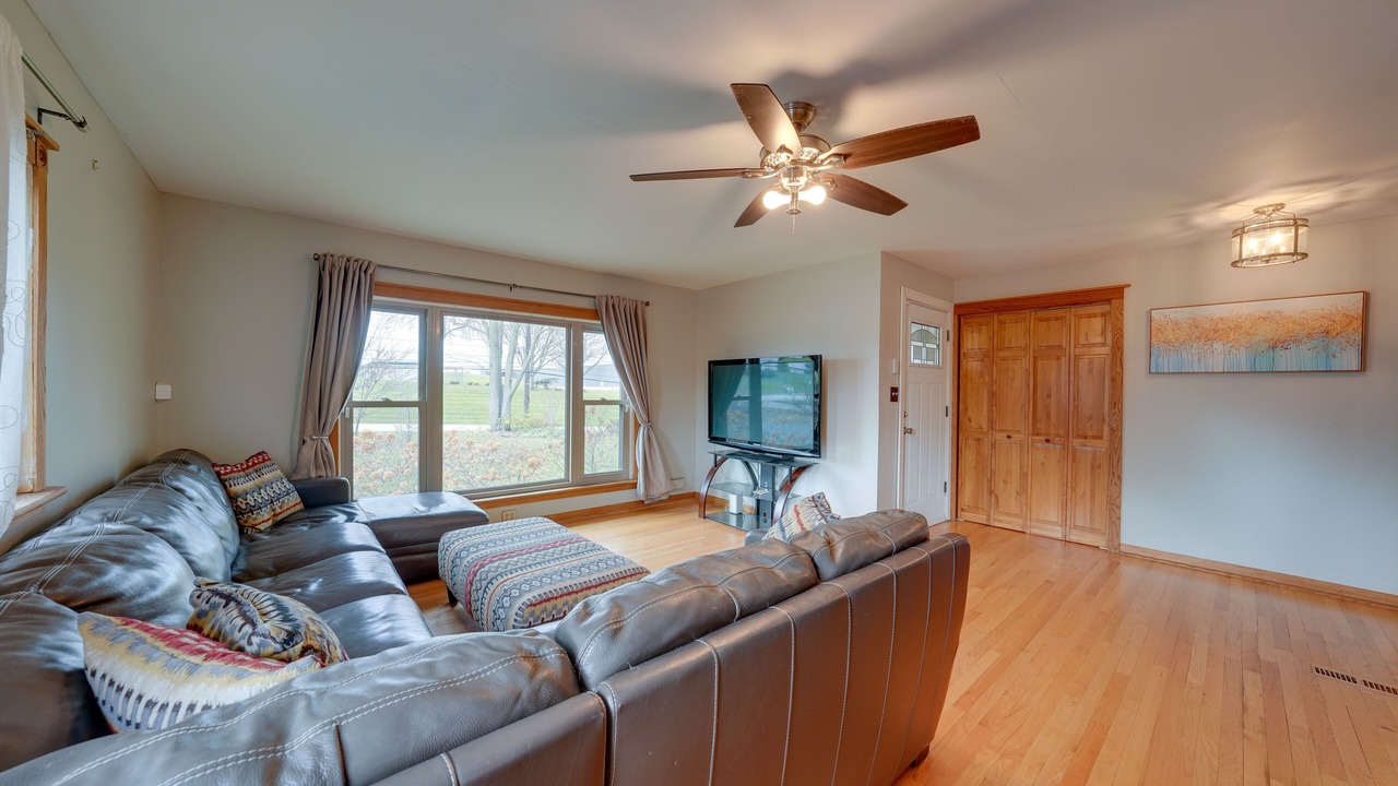 Photo of Livingroom in Lisle
